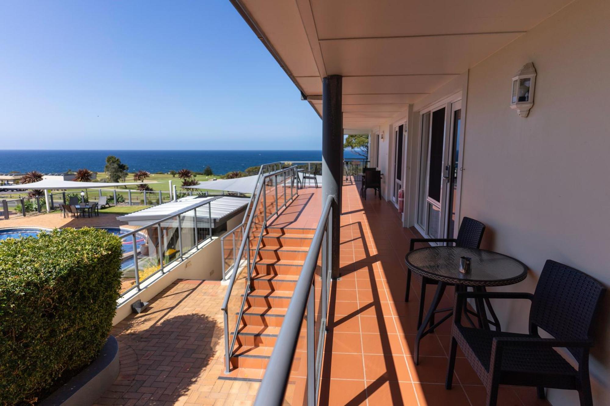 Amooran Oceanside Apartments And Motel Narooma Esterno foto